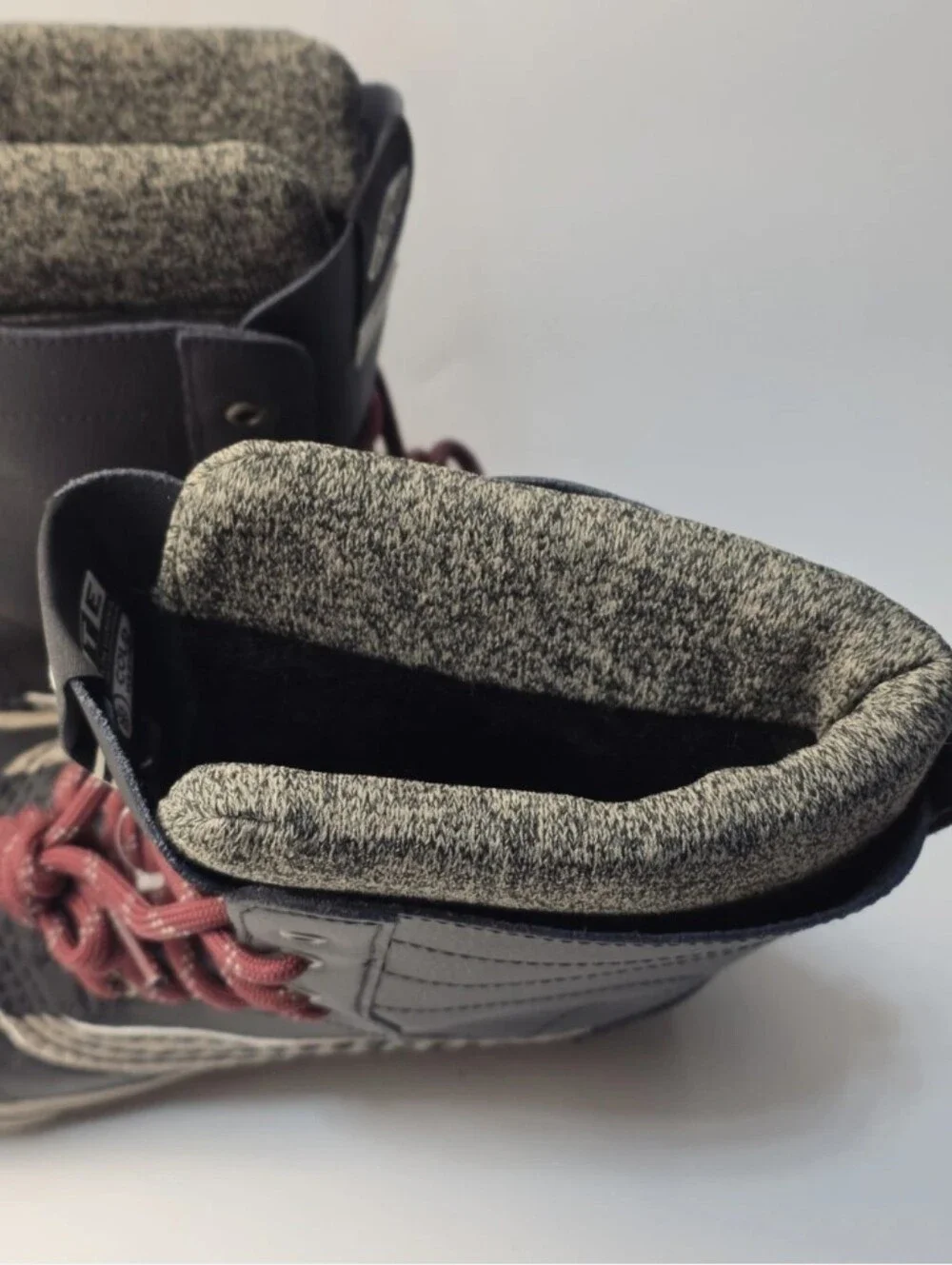 New Vans MTE Standard Black Red Lace Waterproof Boot